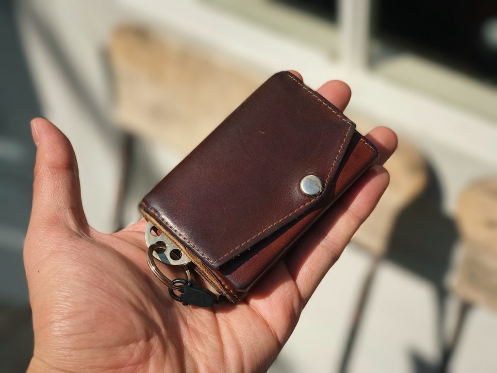 アブラサス「小さい財布」レビュー。ブッテーロの手触りと確かな機能性 