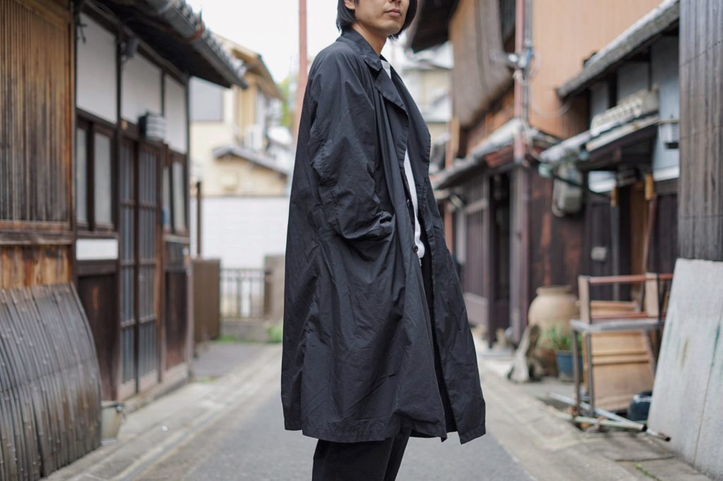 都市生活に最適化された旅の制服。TEATORA「Device Coat」レビュー