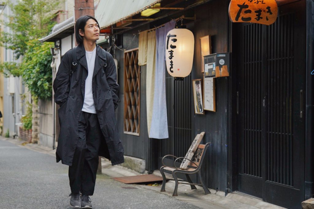 都市生活に最適化された旅の制服。TEATORA「Device Coat